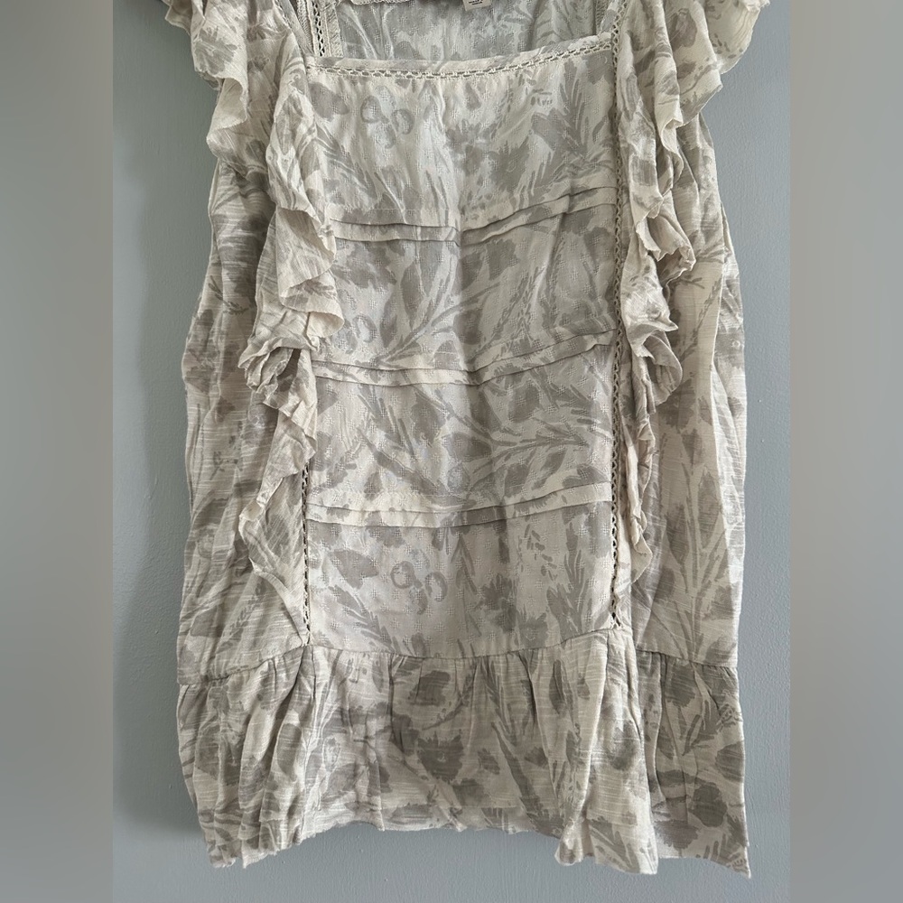 Vintage Lucky brand ruffled floral t-shirt with square neckline. - Picture 3 of 9
